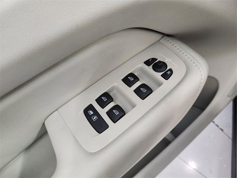 Used 2025 Volvo XC60 T8 Plus w/ Protection Package Premier image 22