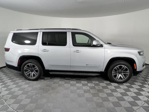 Used 2022 Jeep Wagoneer Series III w/ Flexible Seating Group AWD/4WD image 14
