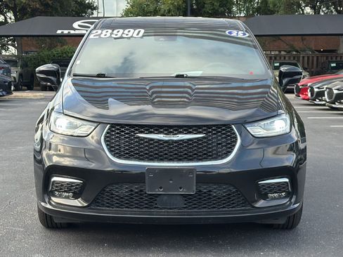 Used 2025 Chrysler Pacifica Select FWD image 9