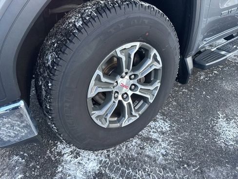 Used 2021 GMC Sierra 1500 SLE image 2