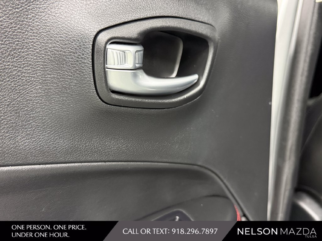 Used 2020 Jeep Compass Trailhawk AWD/4WD image 34