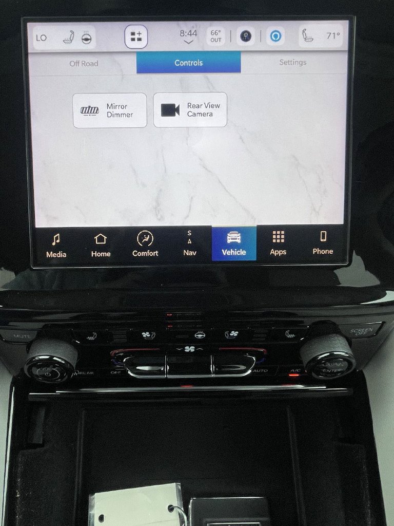 Used 2022 Jeep Grand Cherokee Overland w/ Luxury Tech Group IV AWD/4WD image 13