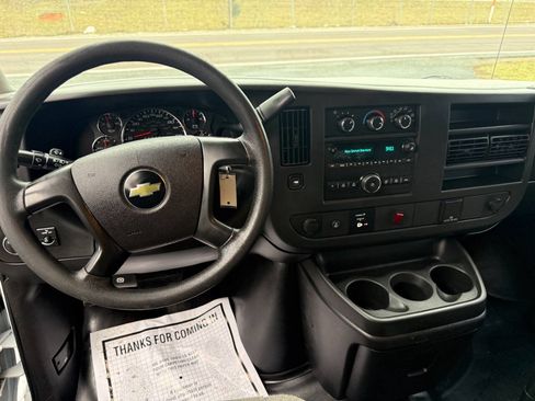 Used 2015 Chevrolet Express 2500 RWD image 20
