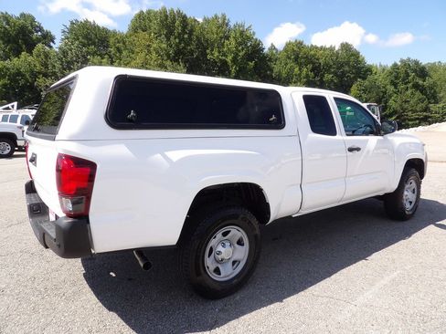 Used 2021 Toyota Tacoma SR RWD image 8