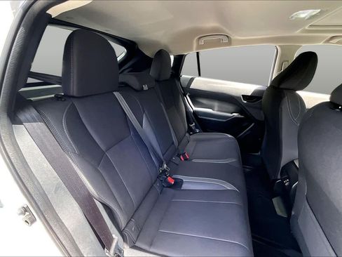 Used 2025 Subaru Crosstrek 2.5i Premium AWD/4WD image 21