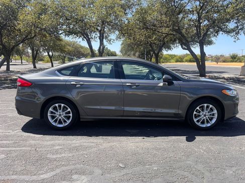 Used 2020 Ford Fusion SE image 10