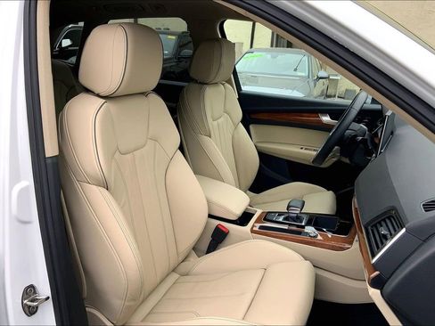 Certified 2023 Audi Q5 e Premium w/ Convenience Package image 9