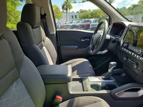 Used 2025 Nissan Frontier SV w/ SV Convenience Package RWD image 31