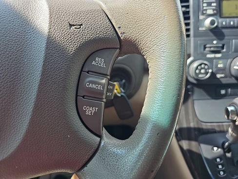 Used 2012 Kia Sedona EX FWD image 18