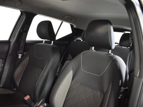 Used 2018 Nissan Kicks SV FWD image 9