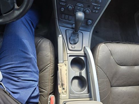 Used 2002 Volvo V70 Cross Country image 15