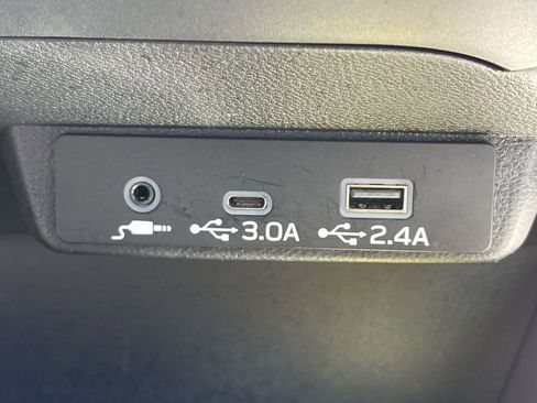 Certified 2025 Subaru Forester Premium AWD/4WD image 36