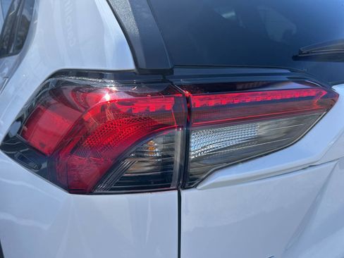 Used 2021 Toyota RAV4 LE image 30