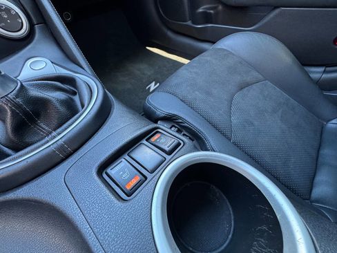 Used 2009 Nissan 370Z Touring image 21