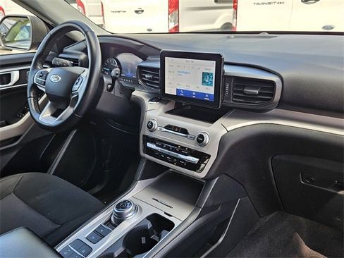 Used 2023 Ford Explorer XLT image 15