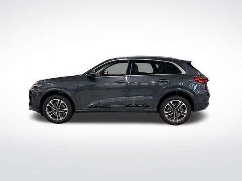 Used 2025 Audi Q5 Premium w/ Convenience Package image 2