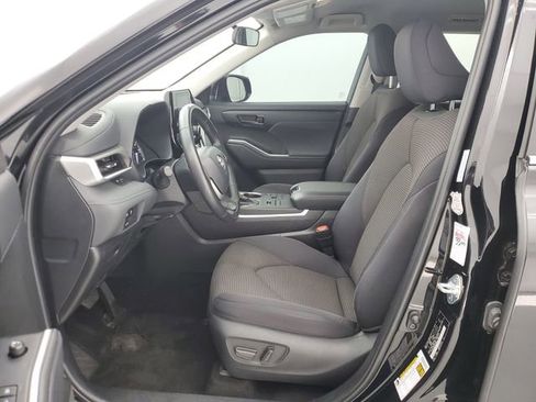Used 2024 Toyota Highlander LE AWD/4WD image 20