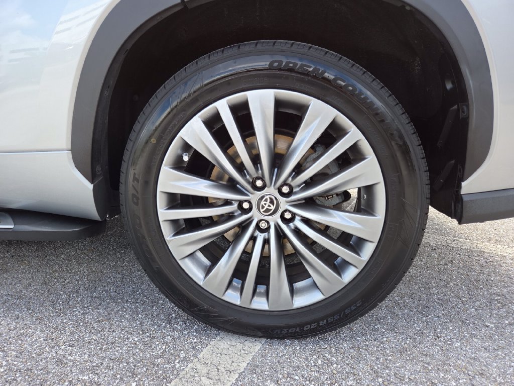 Certified 2022 Toyota Highlander Platinum FWD image 21