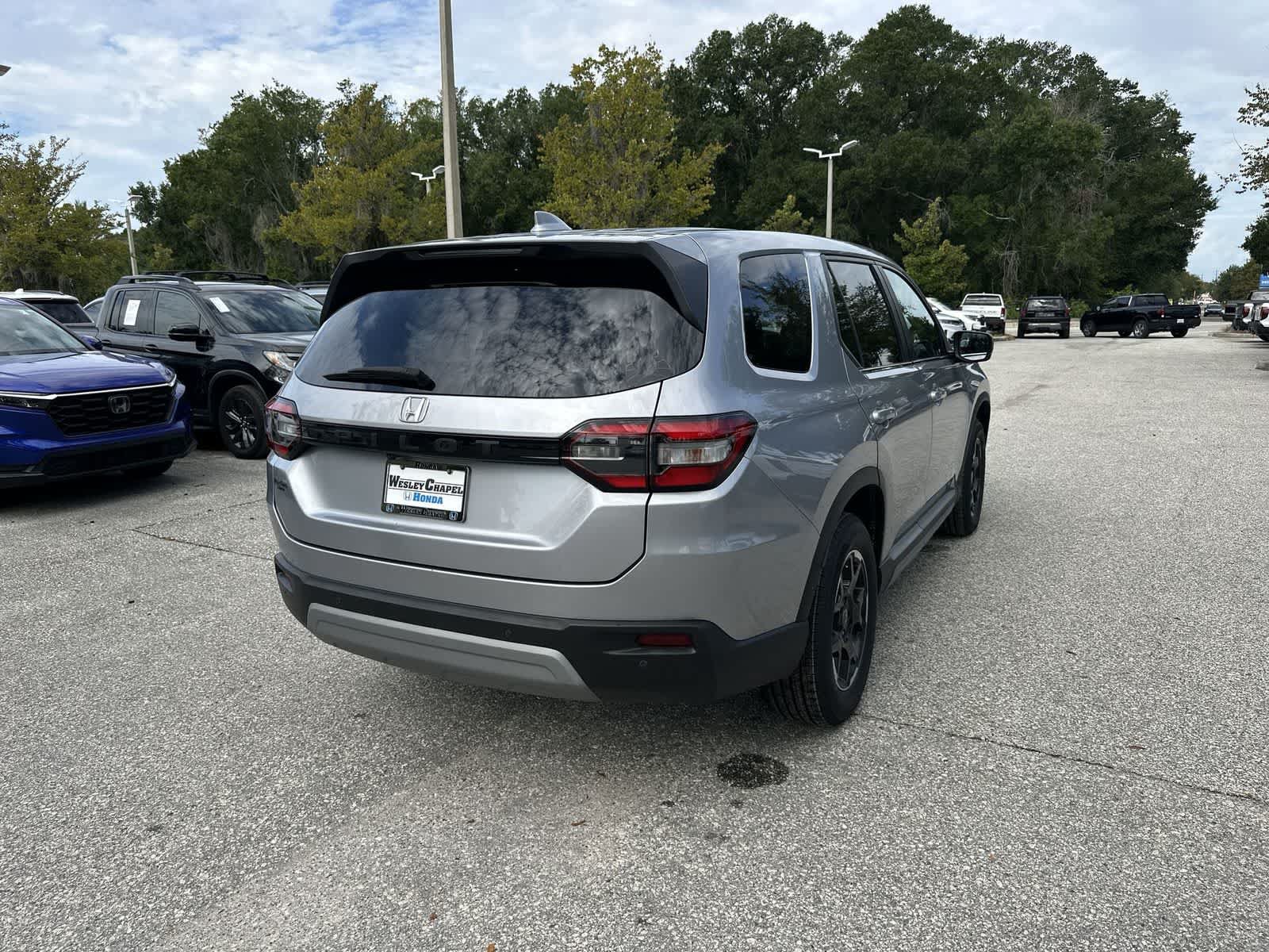 Used 2025 Honda Pilot EX-L image 6