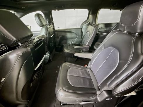 Used 2018 Chrysler Pacifica Touring-L Plus w/ Advanced Safetytec Group image 24