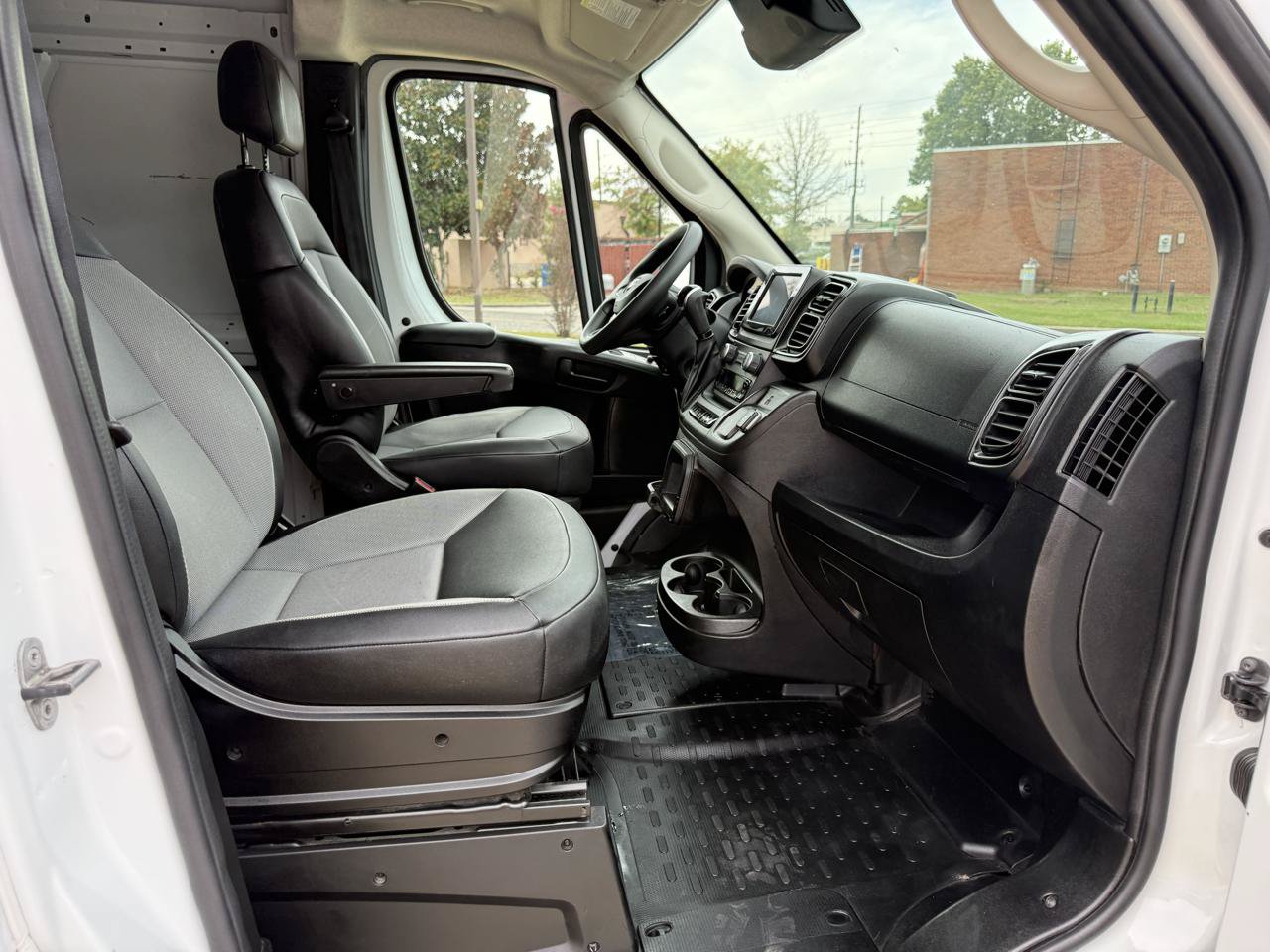 Used 2024 RAM ProMaster 2500 w/ Convenience Group FWD image 26