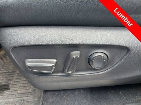 Used 2022 Toyota Highlander XLE AWD/4WD image 16