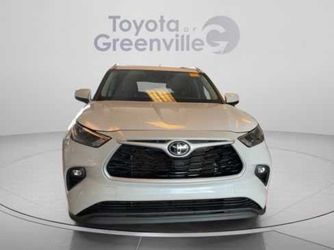 Used 2023 Toyota Highlander XLE FWD image 9