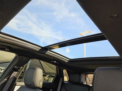 New 2025 Cadillac XT5 Premium Luxury w/ Technology Package FWD image 9