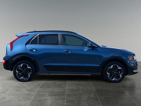Used 2025 Kia Niro Wind w/ Wind Preserve Package FWD image 8