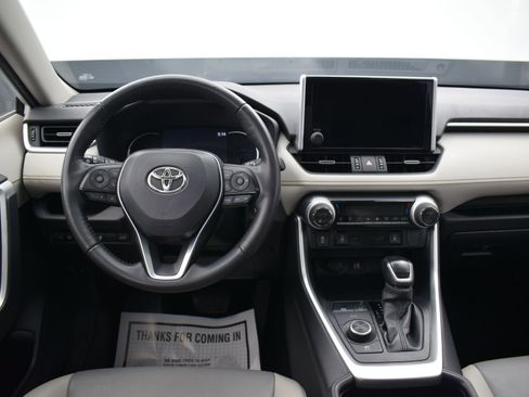 Used 2023 Toyota RAV4 XLE Premium image 16