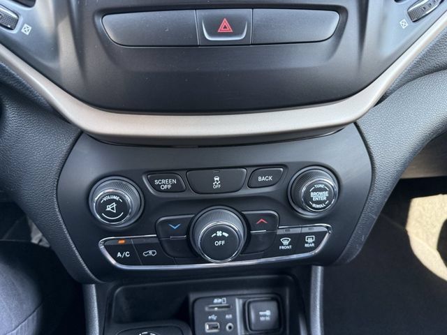 Used 2016 Jeep Cherokee Latitude AWD/4WD image 26