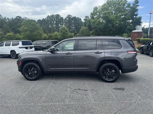 Used 2024 Jeep Grand Cherokee L Laredo image 2