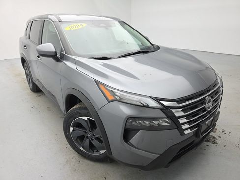 Used 2024 Nissan Rogue SV AWD/4WD image 2