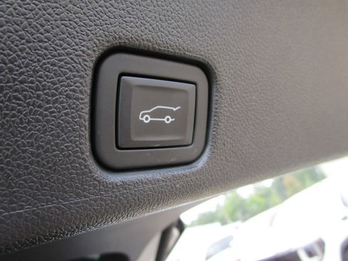 Used 2025 Buick Enclave Preferred FWD image 18