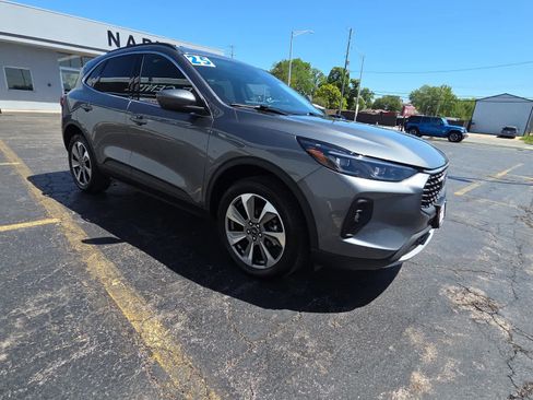 Used 2025 Ford Escape Platinum AWD/4WD image 3
