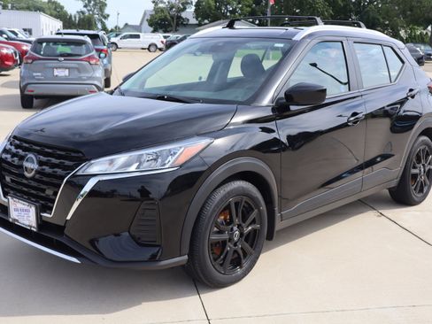 Used 2023 Nissan Kicks SV w/ Interior Electronics Package FWD image 2