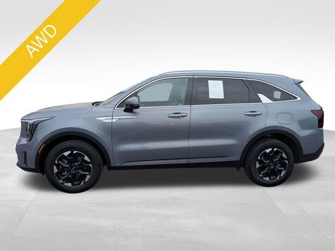 Certified 2025 Kia Sorento S w/ Panoramic Sunroof Package image 2