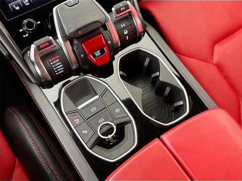 Used 2021 Lamborghini Urus image 21