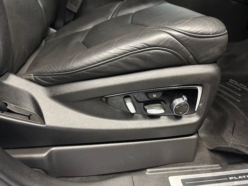 Used 2018 Cadillac Escalade Platinum AWD/4WD image 14