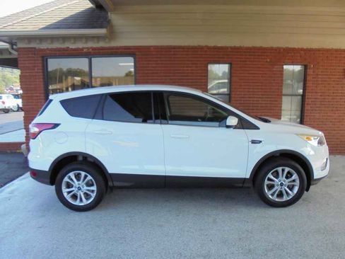Used 2017 Ford Escape SE AWD/4WD image 2