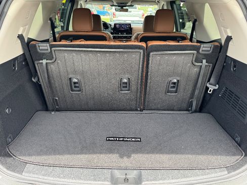 New 2026 Nissan Pathfinder Platinum AWD/4WD image 16