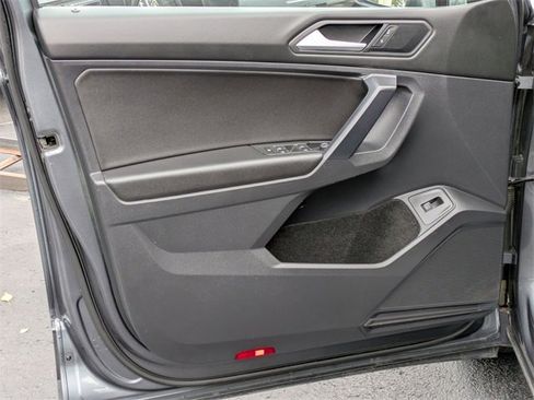 Used 2021 Volkswagen Tiguan SEL image 12