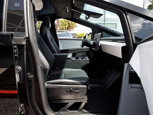 Used 2024 Tesla Cybertruck AWD Crew Cab image 12