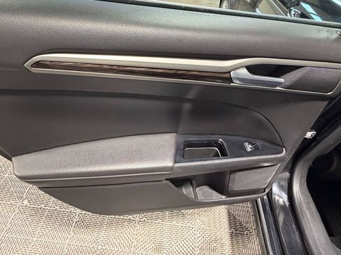 Used 2014 Ford Fusion SE w/ Equipment Group 202A FWD image 22