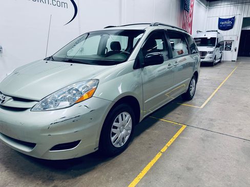 Used 2006 Toyota Sienna CE image 17