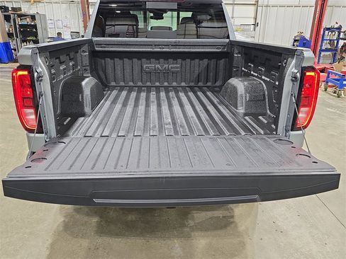 New 2026 GMC Sierra 1500 SLE image 12