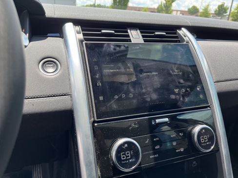 Used 2024 Land Rover Discovery S AWD/4WD image 30