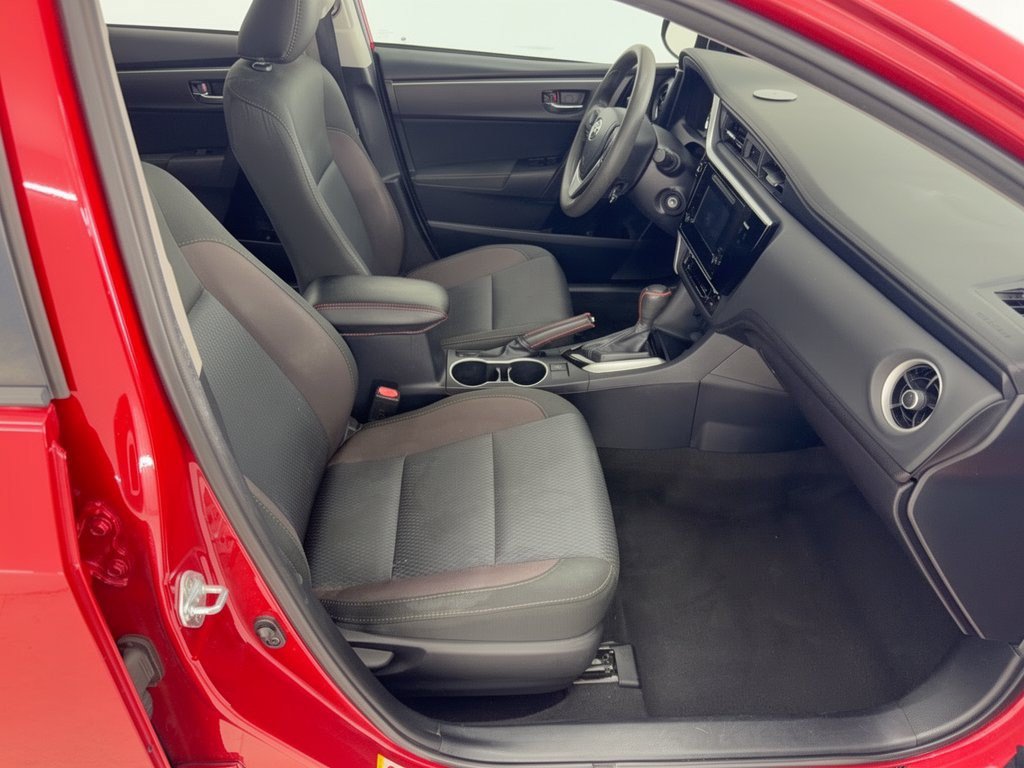 Used 2017 Toyota Corolla LE FWD image 30