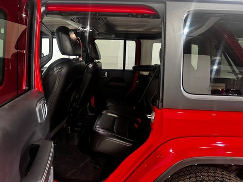 Used 2022 Jeep Wrangler Unlimited Sahara w/ Dual Top Group AWD/4WD image 19