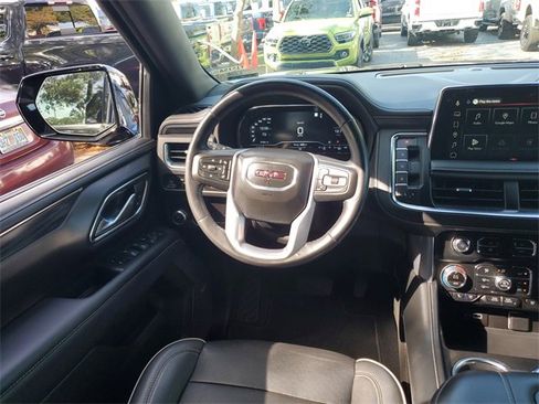 Used 2022 GMC Yukon SLT w/ SLT Premium Package image 12